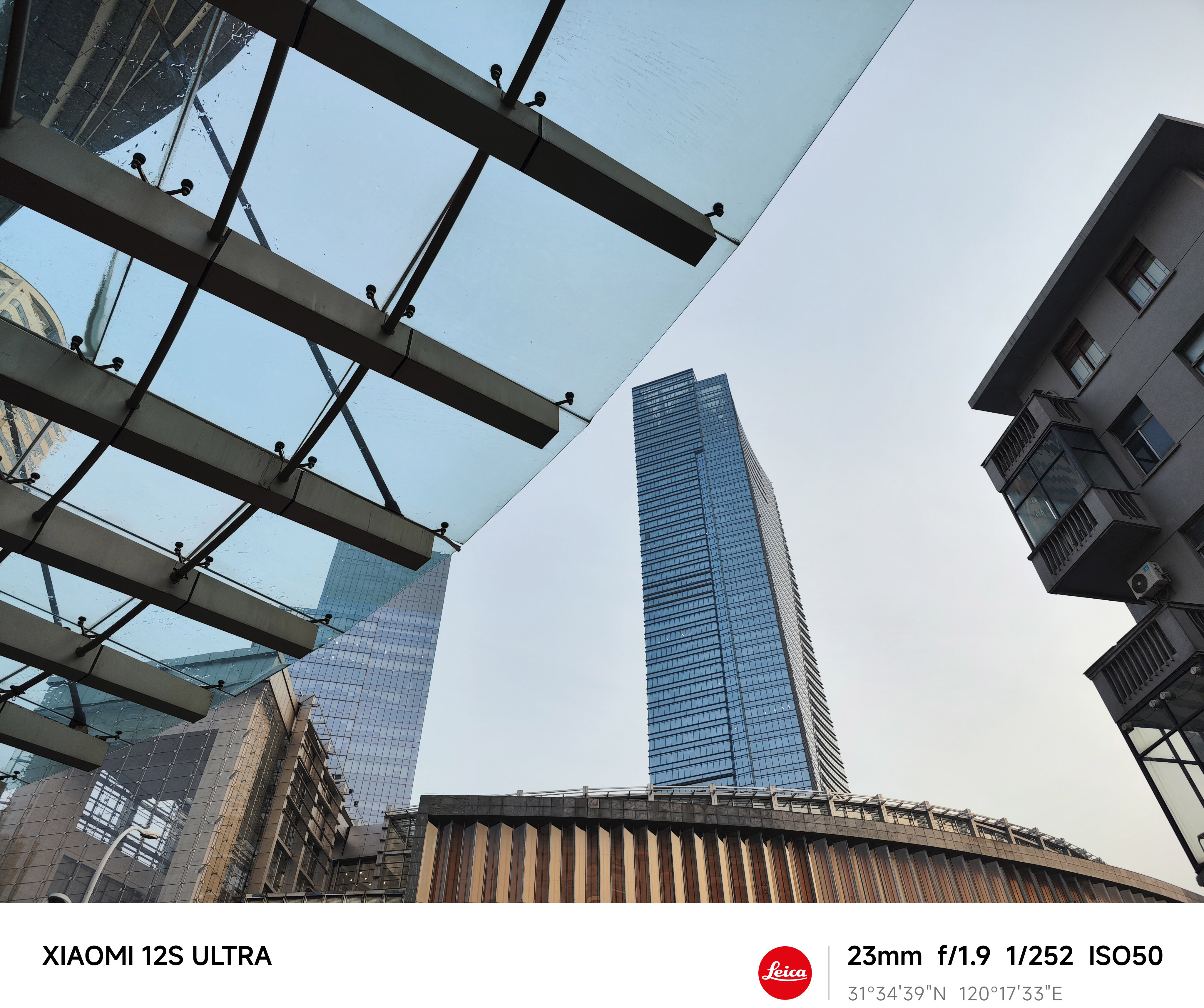 小米科技|从小米4到小米12ultra：1英寸底的摄像头拍不出304不锈钢的美！