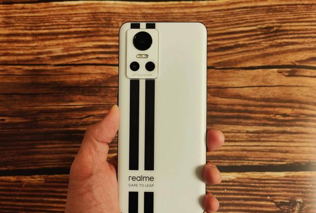 realme|性价比确实高,150W超级快充、双芯加持,256G版本仅2599元