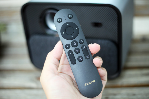 投影仪|居家看片好物，画音双绝的知麻Z1投影仪测评