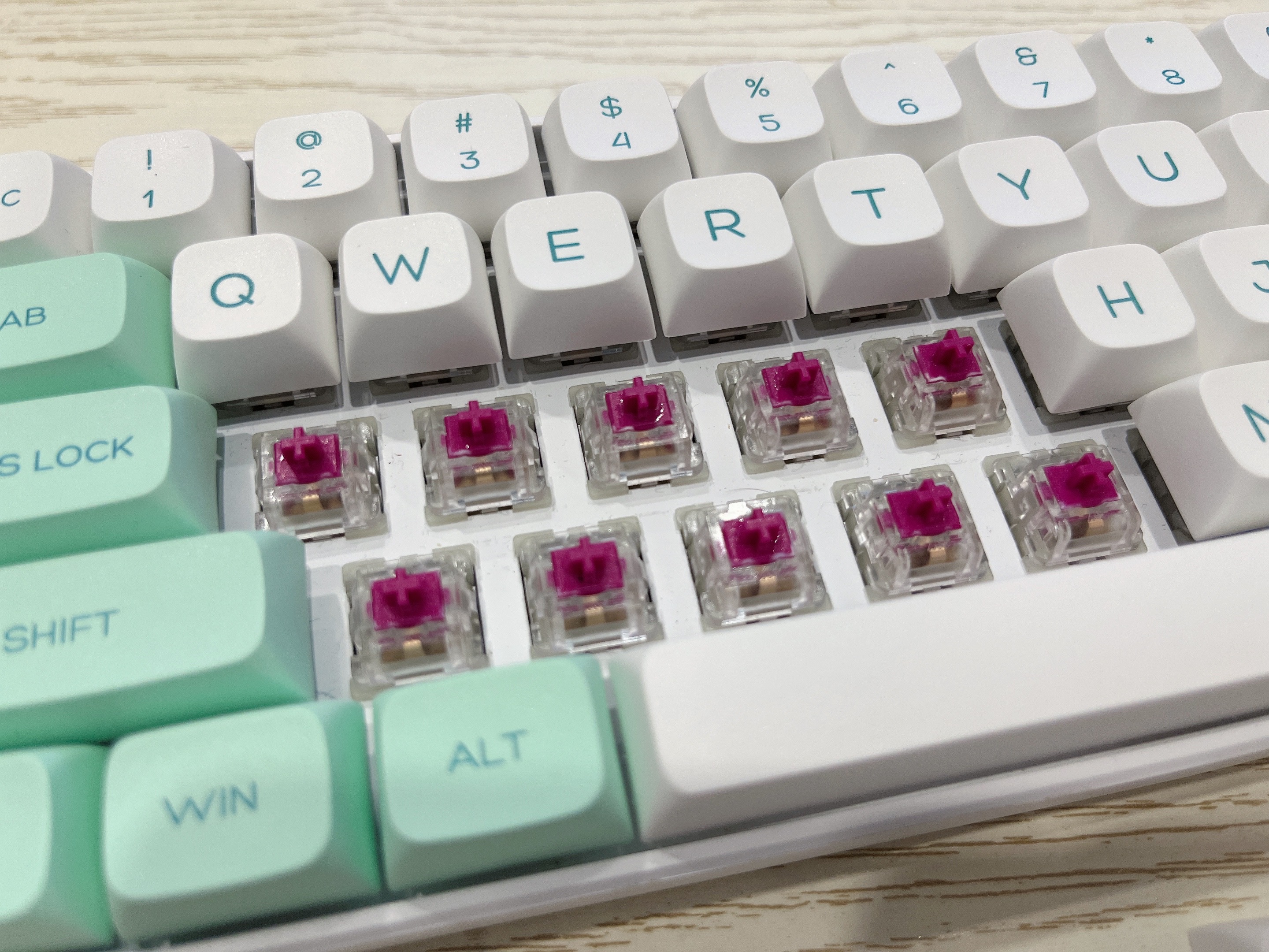 excel|键盘DIY：我的第一把热插拔键盘，腹灵F12改造麻将音！