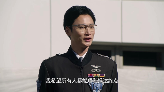 驾驶|德凯奥特曼02：队长出动，胜利猎鹰坠机，网友：这个坠机有价值