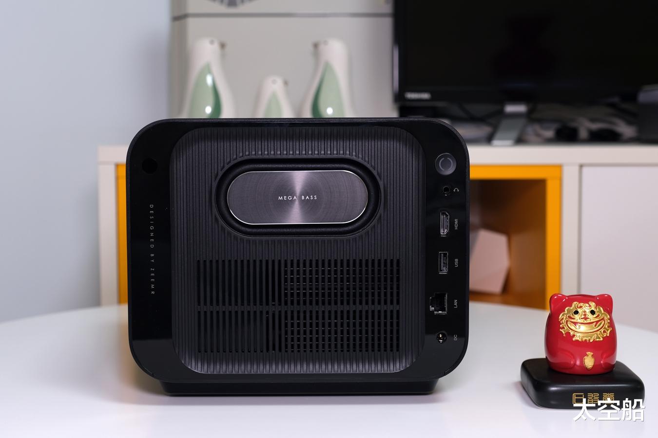 投影仪|把电影院搬回家有何难？知麻Z1投影仪评测