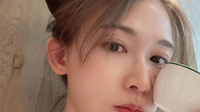 林志玲|林志玲生子后首晒照，肤白貌美少女感满分，完全不像48岁