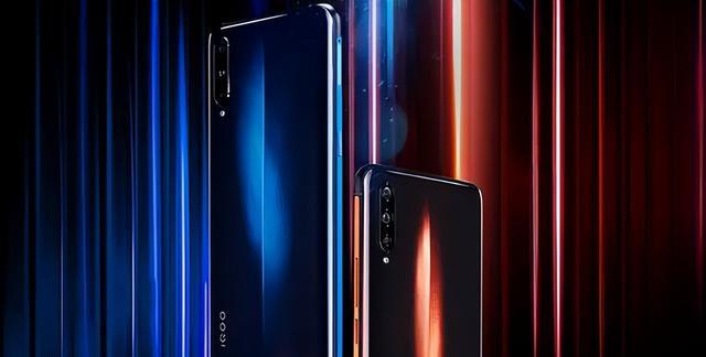 荣耀|iQOO10渲染图曝光!5000mAh+120瓦快充,游戏体验更加出色!