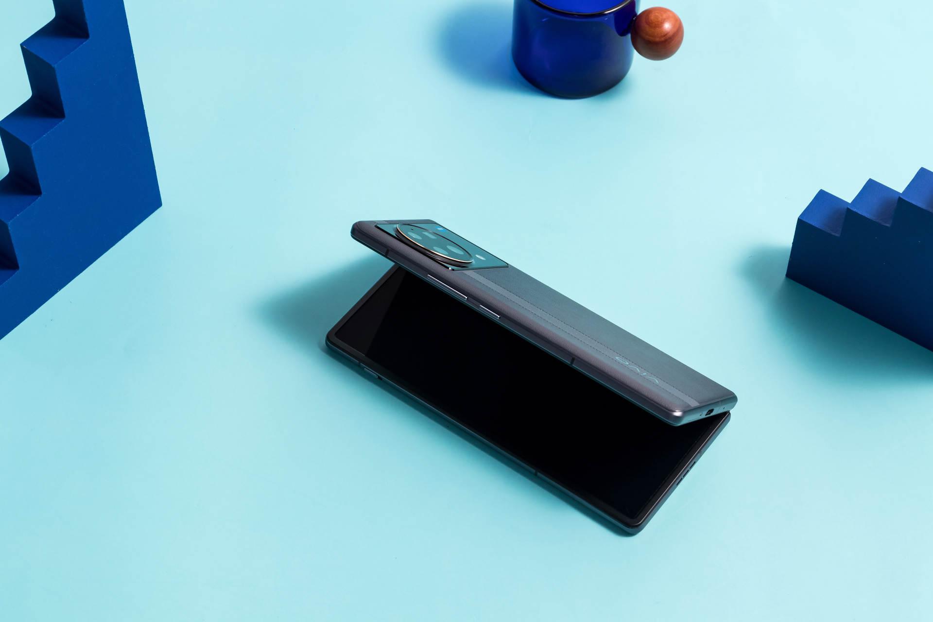 荣耀|双屏旗舰vivo X Fold体验出众，折叠屏展开无折痕更平整