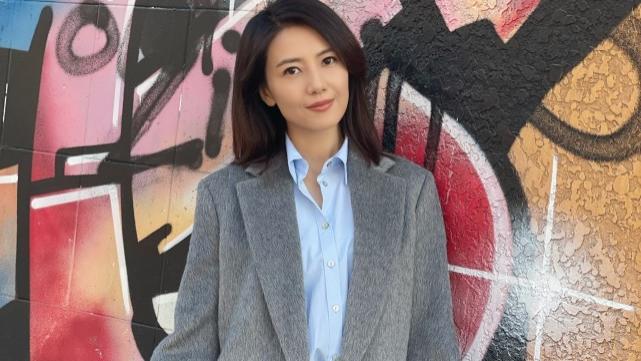 高圆圆|高圆圆自曝身材短板后再晒美照，43岁依旧甜美如少女