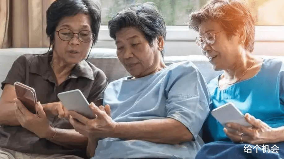 软件|手机用久了内存不足变卡顿？把这些选项关闭，瞬间变得流畅起来