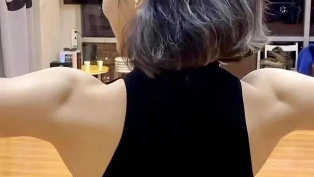 西装 啊啊啊｜颤抖吧！瘦不下来的 30+ 姑娘们