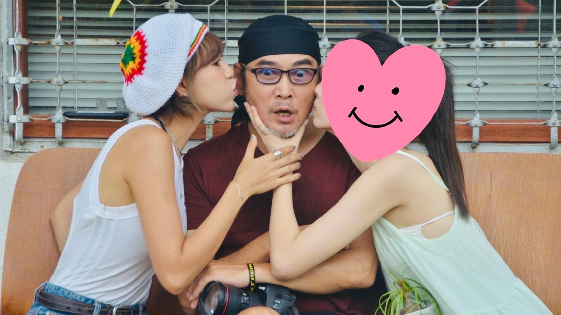 焦恩俊|焦恩俊全家福曝光！被俩女儿献吻很幸福，小女儿皮肤白到发光