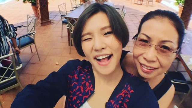 谢依霖|谢依霖自曝母亲患精神病，多次上吊烧炭欲自杀，举刀砍丈夫太可怕