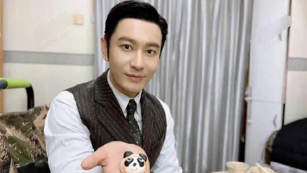 李沁|黄晓明被曝有个私生子，与女方用情侣头像，还有私人物品出现车内