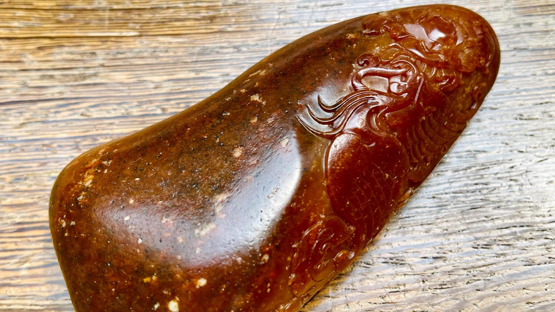 雕刻|籽料挂红，价值连城！和田籽料“凤穿牡丹”！