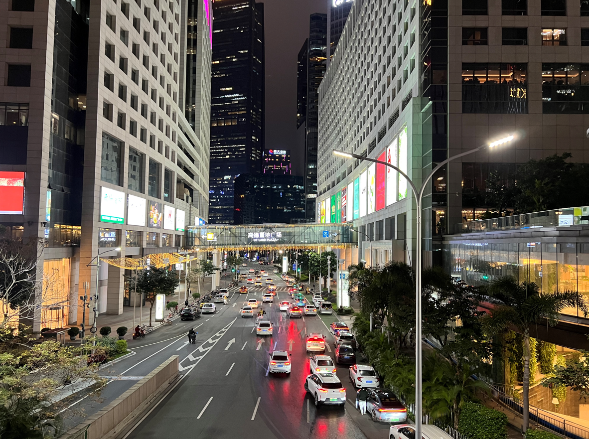 find x|双芯加持下的Find X5 Pro，高光压制小胜苹果一筹，多颗芯确实有用