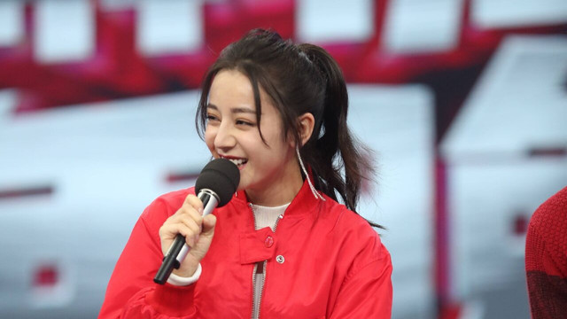 杨紫|迪丽热巴带火了“二分裙”，不仅显高显瘦，还很有女人味