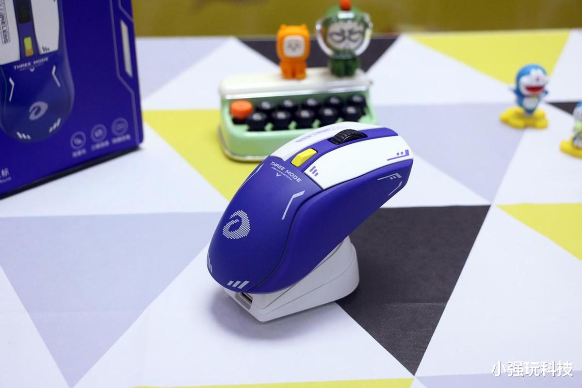 算法|机甲外观带炫彩底座，三模连接，达尔优A950电竞无线游戏鼠标体验