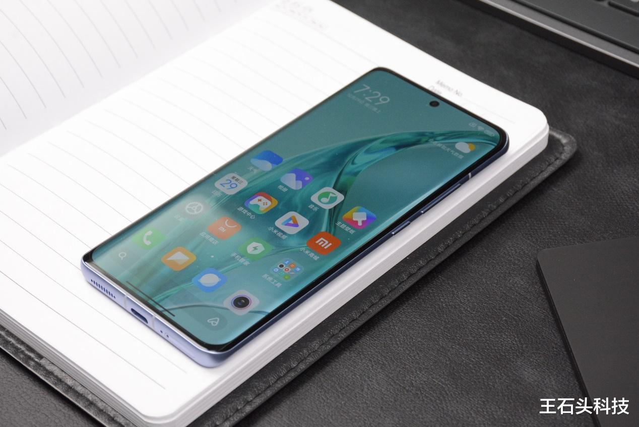 小屏|?小米12大幅“降价”,从3699降至2899元,小屏党可以买了!