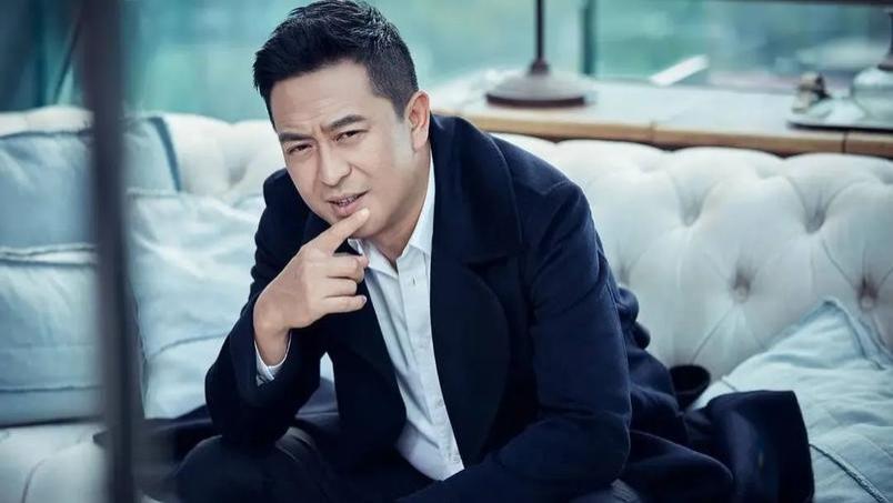 张嘉益|张嘉益：曾被前妻羞辱，中年靠演技走红，二婚娶当红女星终获幸福