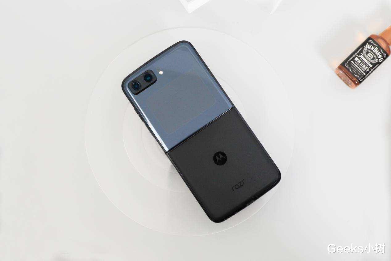 摩托罗拉|moto razr 2022折叠屏手机好用不?体验数周,这几点有必要告诉你