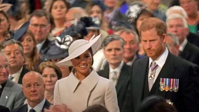 Angelababy|哈里梅根回美忙开启一系列公关！发照片、挽尊，对王室积怨再加深