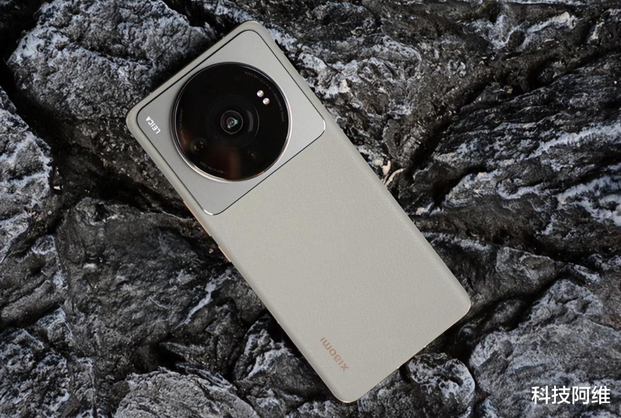 小米科技|从6499元跌至3749元，12GB+256GB+IP68防水，米粉开始纠结了