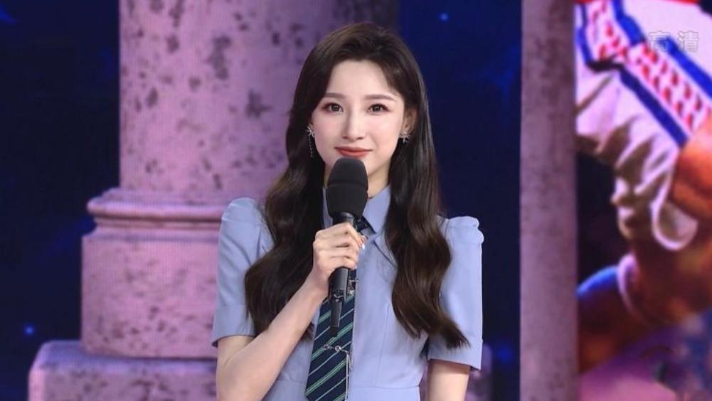 没谈过恋爱的我|春晚新添主持一姐，长相漂亮主持功力深厚，网友：让我想起了2007年的黑色三