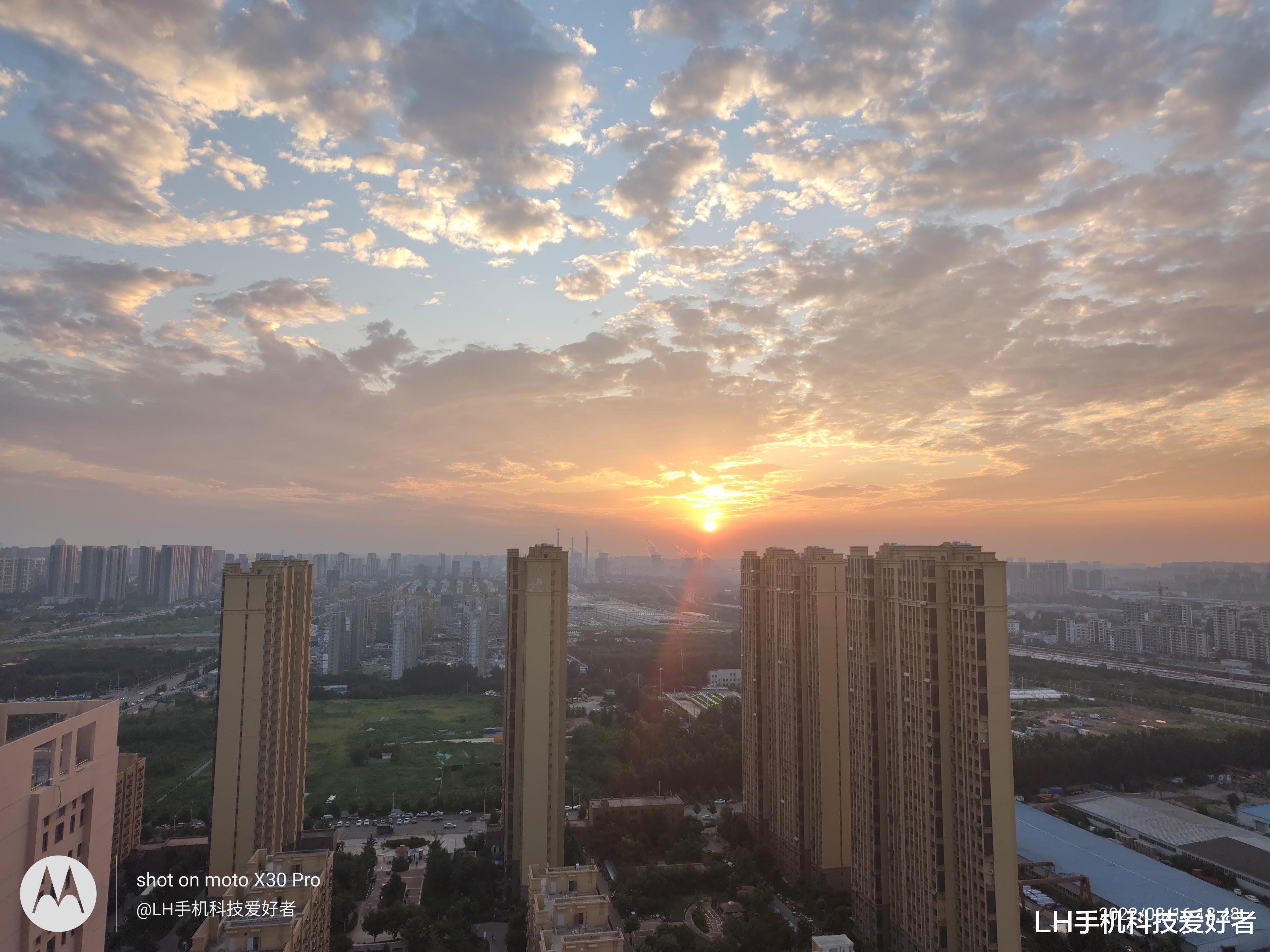 摩托罗拉|moto X30 Pro详细测评,两亿像素不是噱头,同价位用料最均衡