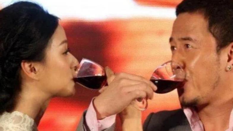 杨坤|那英酒后要给杨坤介绍对象，杨坤万万没想到，对方居然是无法驾驭的歌后