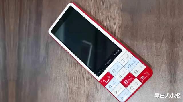 |菜单界面像安卓和wp结合体，体验这款日版智能机，当老人机也不错
