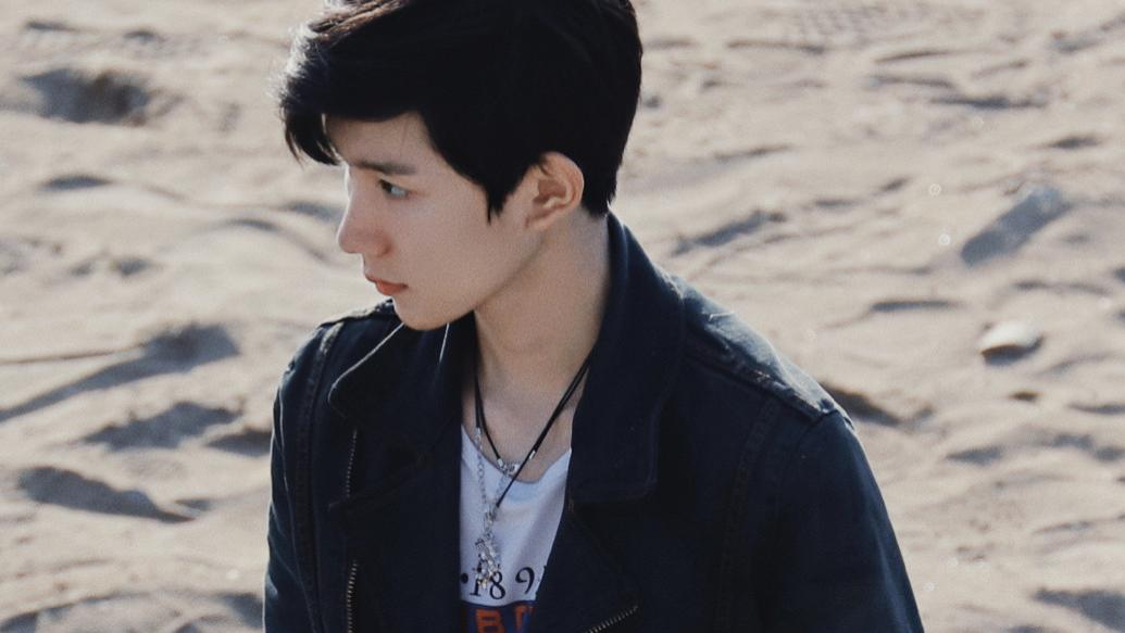 王源|王源站姐的六一惊喜，是王源在沙滩捡垃圾