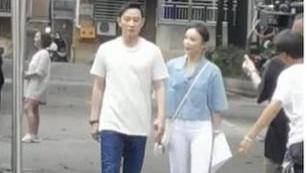 林青霞|罗晋当了爸也发福，40岁穿T恤牛仔裤像中年大叔，油腻大肚腩抢镜