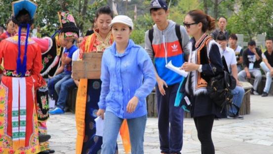 央视|她曾是央视主持，离异后上相亲节目，结果被富商看中牵走