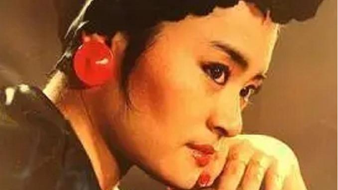 金炜玲|她曾红过毛阿敏，落魄后被亲弟打成脑震荡，沦为钟点工，现状如何