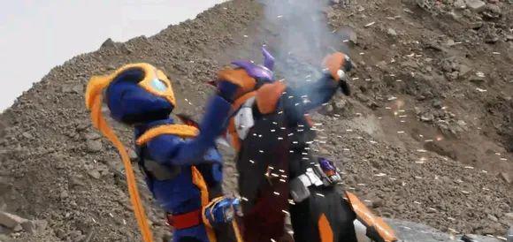 预告|假面骑士Revice夏季剧场版最新预告公开，三兄妹被新骑士狂揍