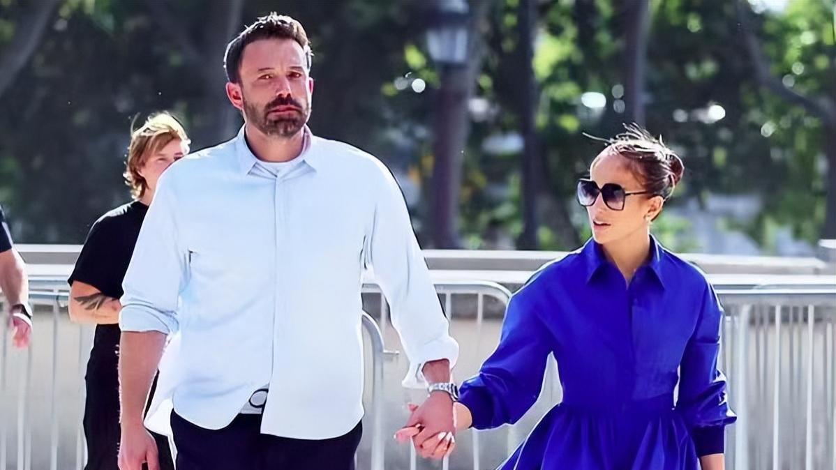 詹妮弗|本妮弗蜜月变带娃暑期游，大本黑眼圈明显，中年人的爱情甜蜜也累