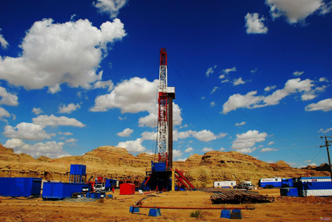 众所周知，石油是一种黏稠、深褐