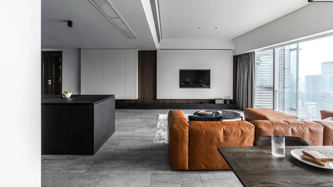 爆改200m2精装房：黑白灰+木色组合，让这个家更显精致！