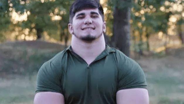 擂台|俄罗斯小伙手臂肌肉强壮，颈部围度50厘米，上擂台比赛轻松KO对手