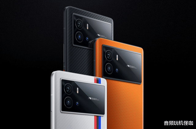 iqoo|什么是旗舰手机?怎么买才能不翻车?用主流旗舰进行灵魂拷问!