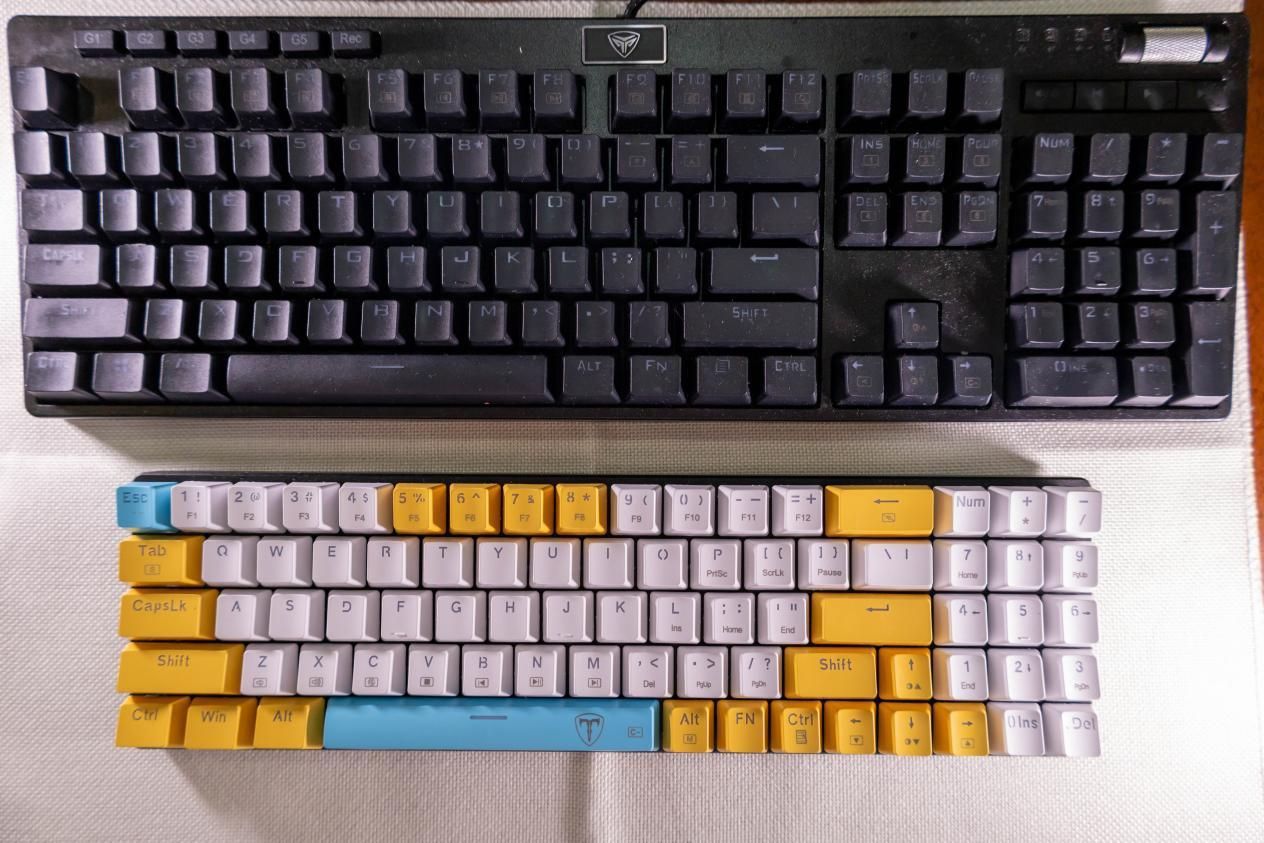 机械键盘|?【好物推荐】 ETi78键 彩色青轴机械键盘