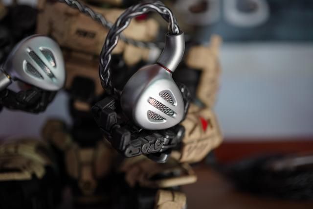 蓝牙耳机|综合体验超乎想象!----聊聊飞傲7单元圈铁旗舰耳机FH9