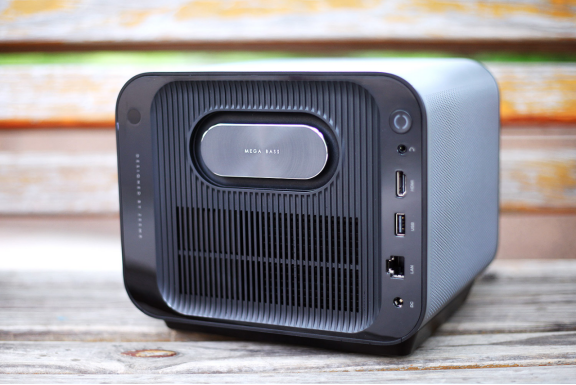 投影仪|居家看片好物，画音双绝的知麻Z1投影仪测评