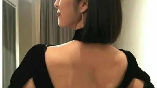 日剧 近55岁“日剧女王”凭颜值依旧登上热搜，好肌肤离不开冻龄小秘诀