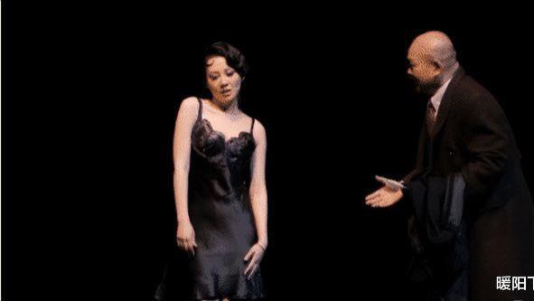 |因尺度太大无人敢演，“过气”的她赶来救场，却意外被捧成“一姐”