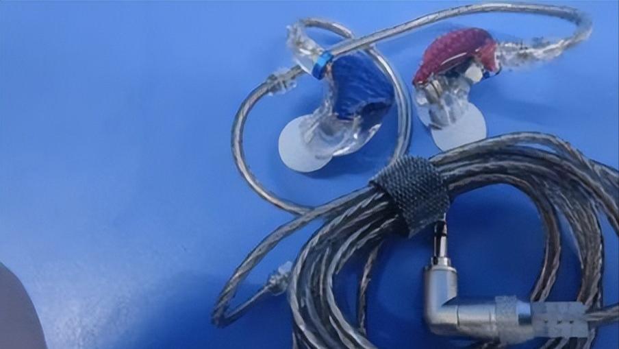 酷睿处理器|“工地捡到一个耳机，连喇叭都没有，为啥有人出价4位数收购？”