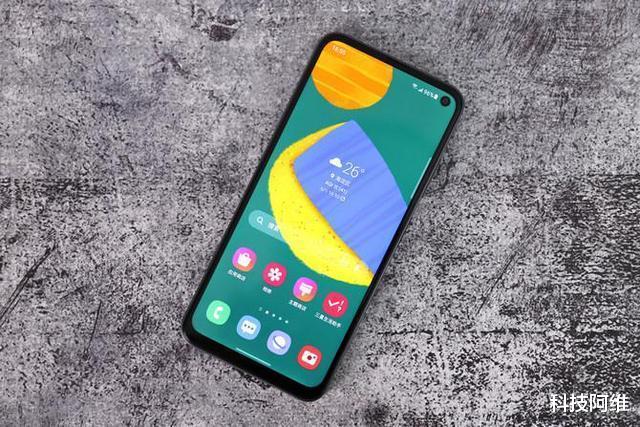 三星手机|从1999元跌至1299元，6400万四摄+1TB扩展，在618沦为标准千元机