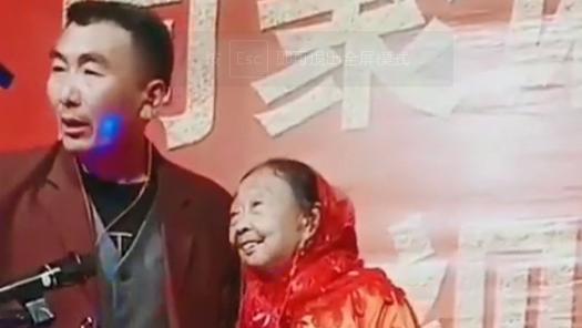 李沁|相差32岁的玉琴玉成夫妇秀恩爱，称要爱到天长地久，网友：肉麻