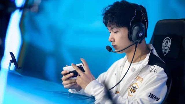 梅丽莎|狼队Fly选手登场五周年，粉丝集体祝贺，职业生涯盘点