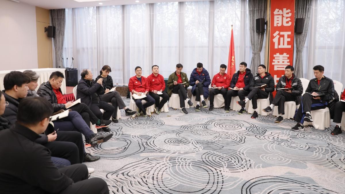 龚翔宇|女排教练组“缩水”，赖亚文退出，团队实现纯“国产”