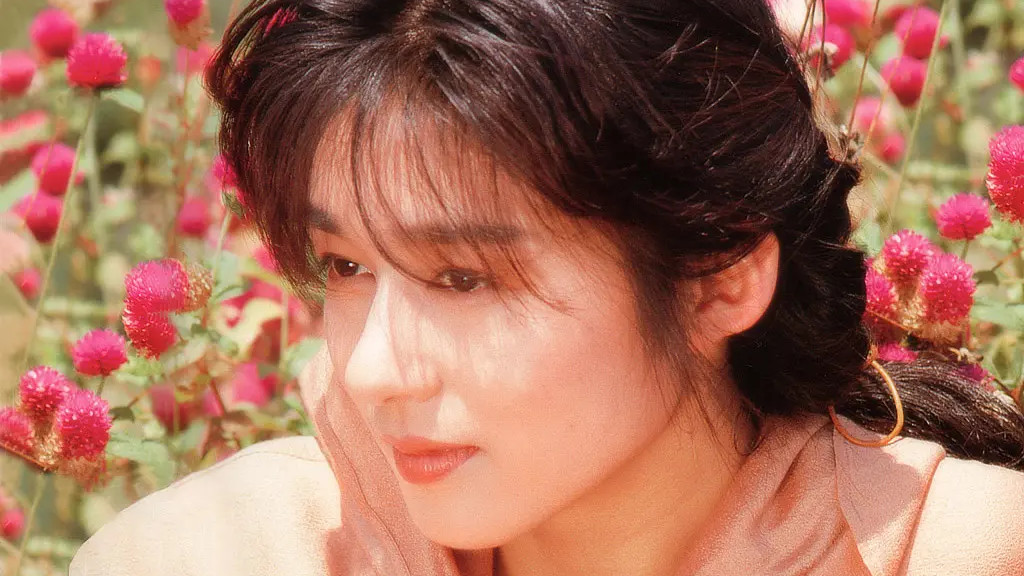 经典|因尺度被禁播3年，这部闹鬼的风月片却是港片的经典