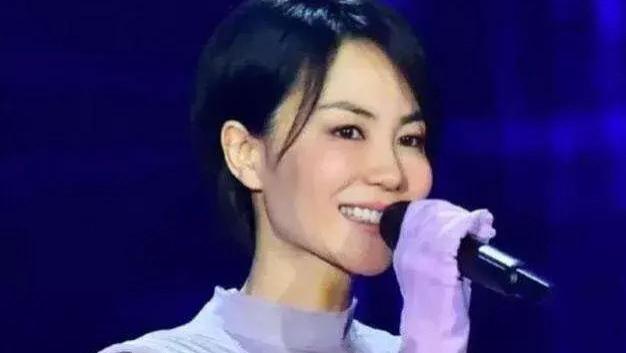 龚琳娜|批评王菲音准走了，拒绝假唱，“神曲教母”龚琳娜，哪里来的底气？